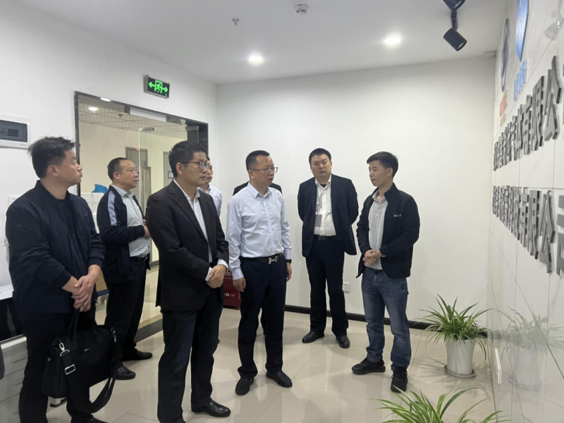 洪山区政府副区长戴意涛调研华商孵化器